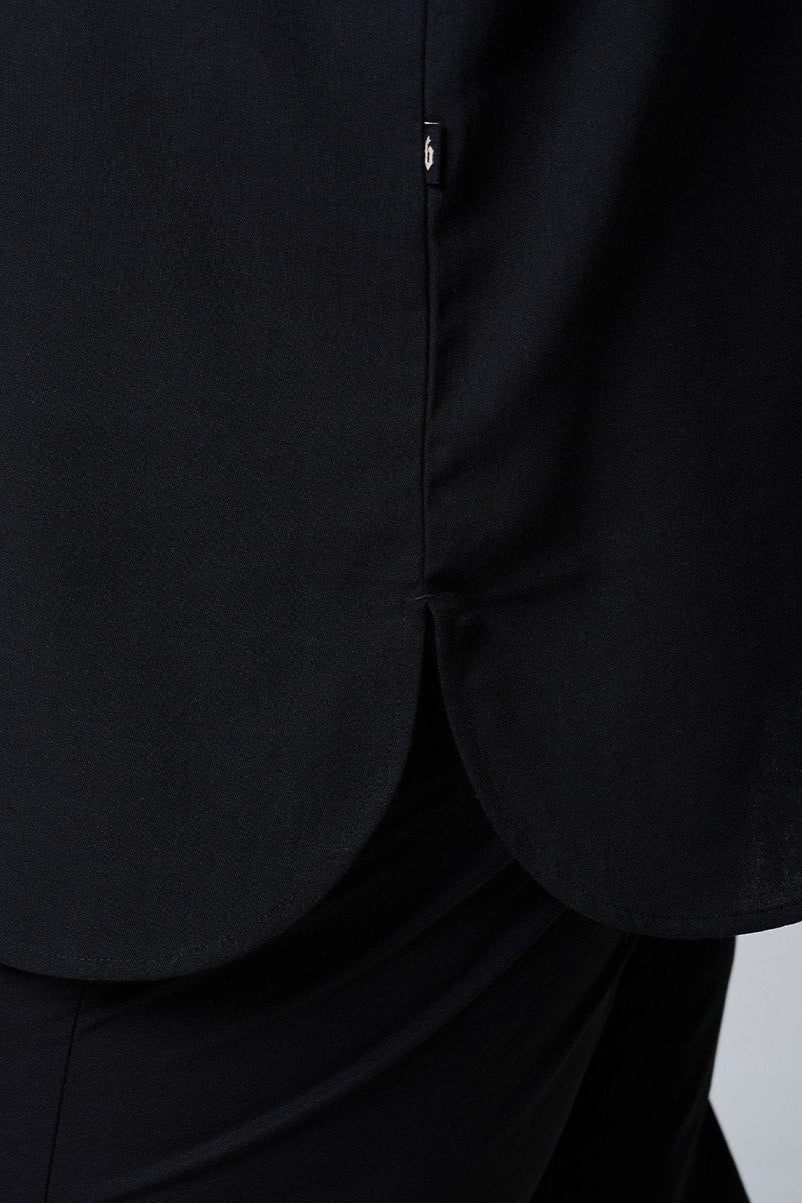 Close-up of a slits with curve hemline #color_black