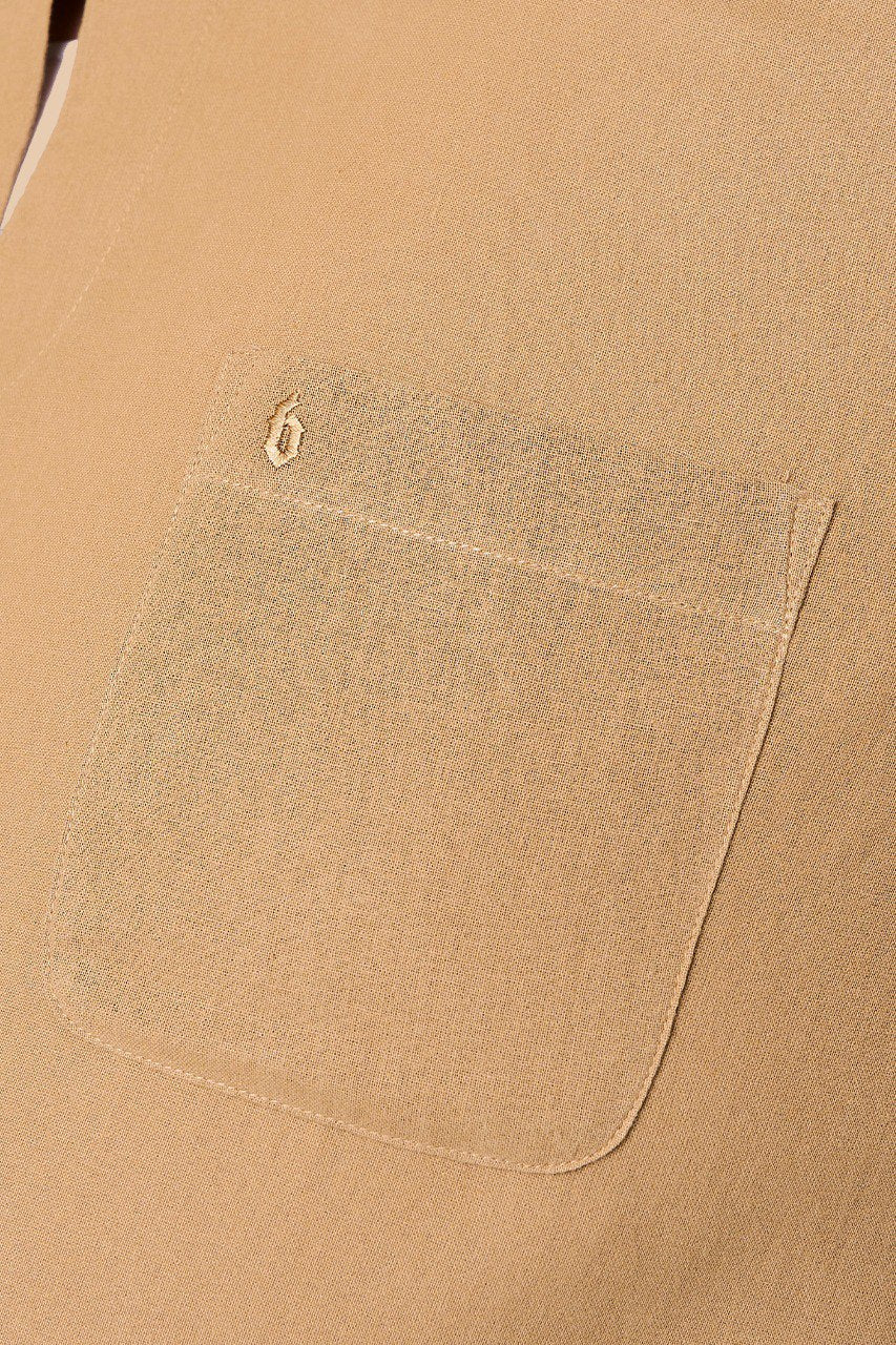 Close-up of pocket with a brand logo. #color_brown