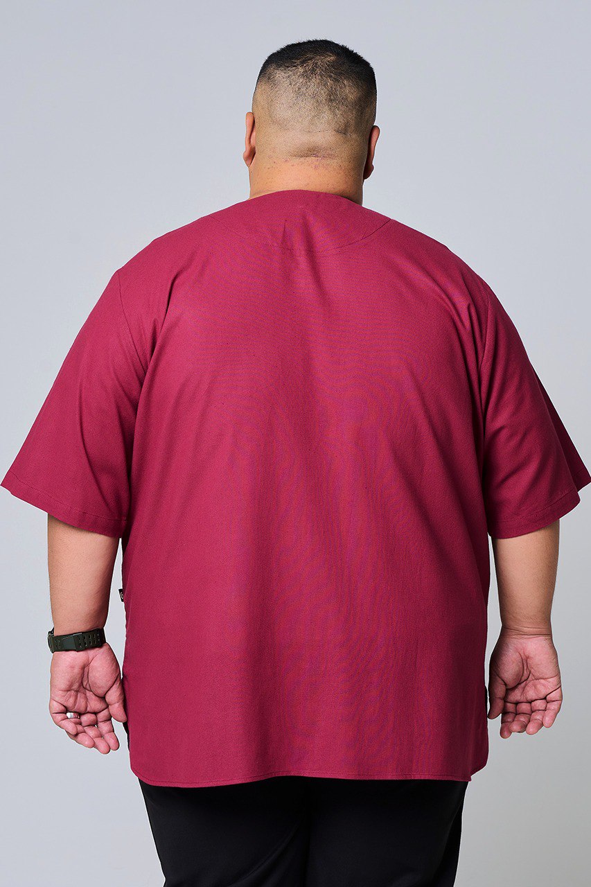 Person wearing a maroon shirt from behind on a plain background #color_maroon