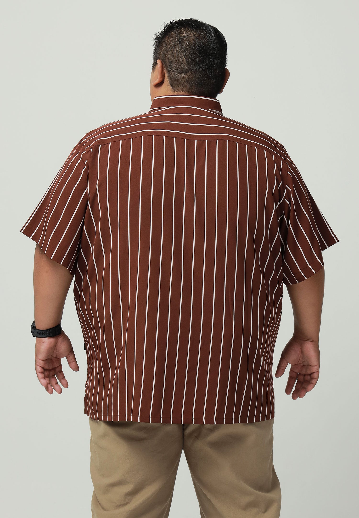 A picture of the back of the shirt worn by a plus-size male model in a brown shirt with white stripes #color_brown