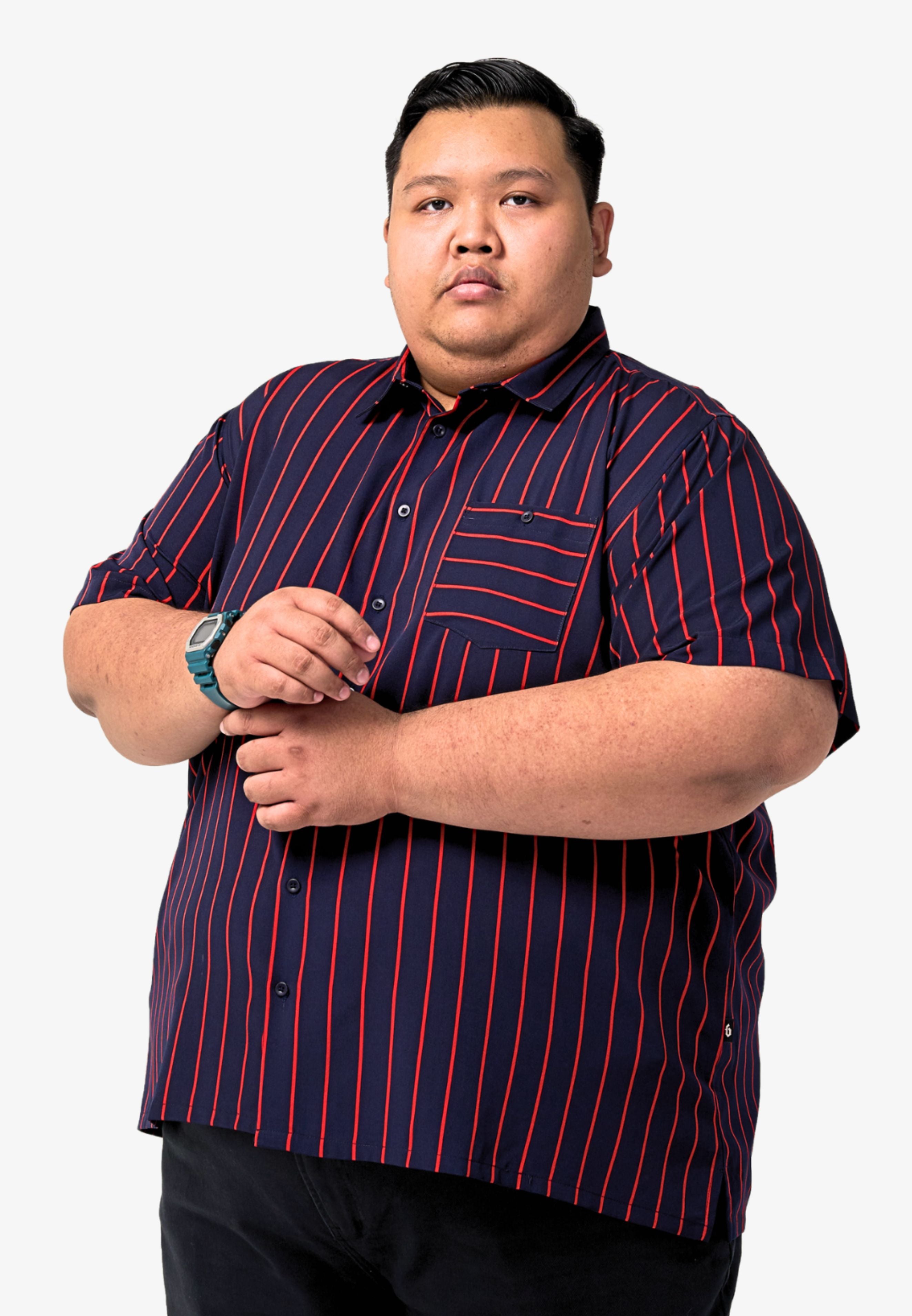 A plus-size male model wearing a navy blue shirt with red stripes #color_navy blue