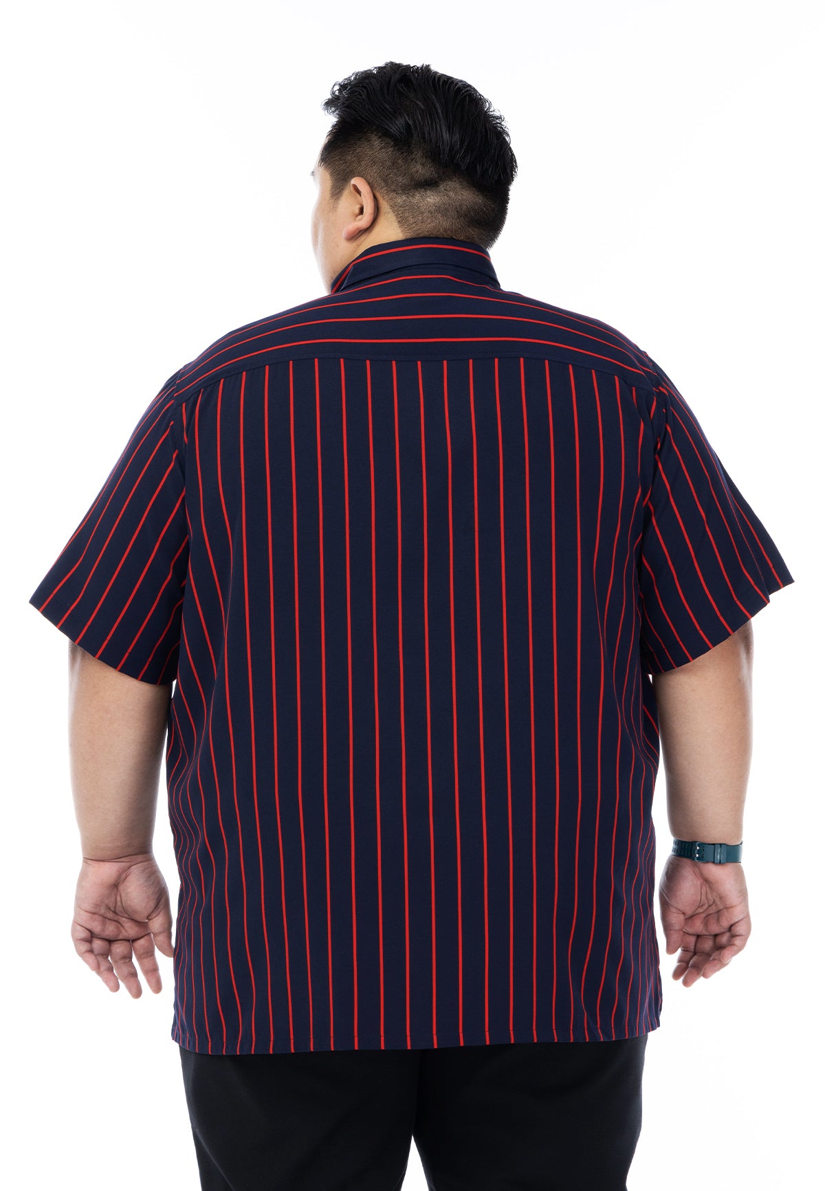 A picture of the back of the shirt worn by a plus-size male model in a navy blue shirt with red stripes #color_navy blue